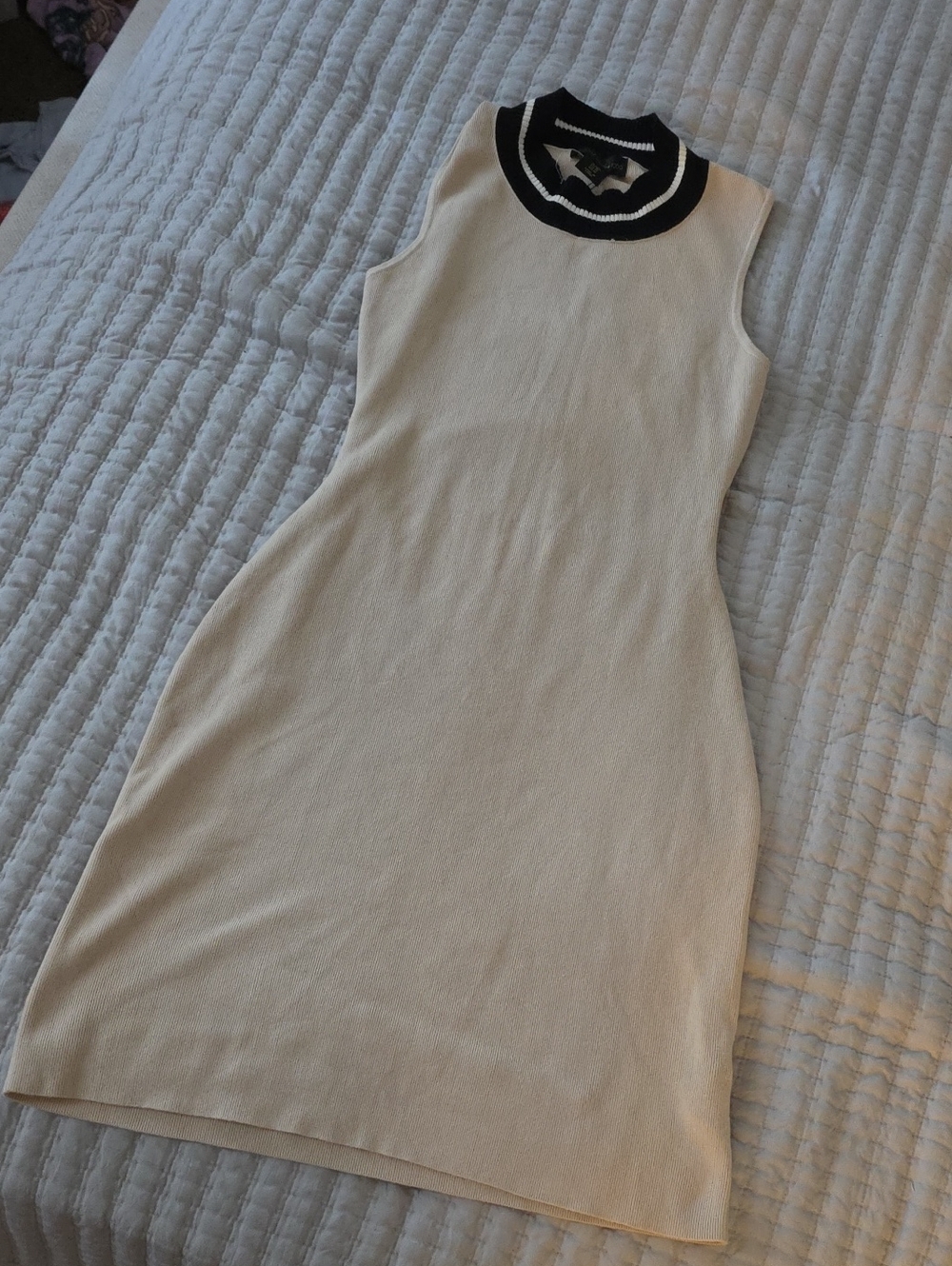 House of Harlow 1960 Cream Knit Sleeveless Dress with Black Contrast Collar